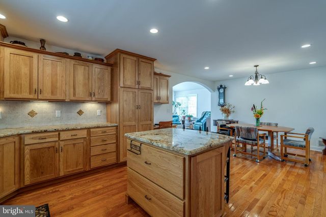 1332 WILLOW CREEK DR, Mount Joy, PA 17552