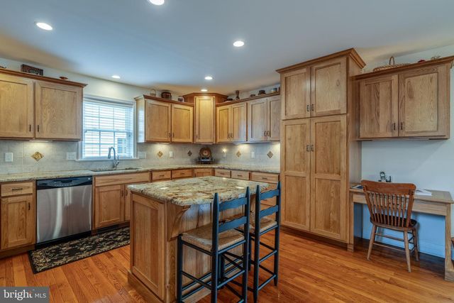 1332 WILLOW CREEK DR, Mount Joy, PA 17552