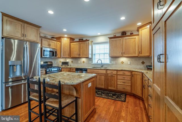 1332 WILLOW CREEK DR, Mount Joy, PA 17552