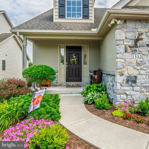 1332 WILLOW CREEK DR, Mount Joy, PA 17552