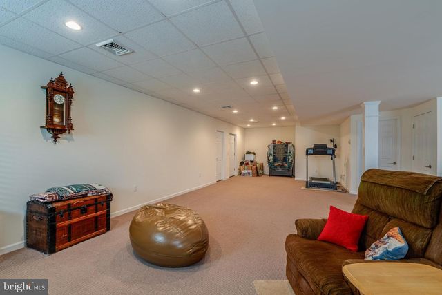 1332 WILLOW CREEK DR, Mount Joy, PA 17552