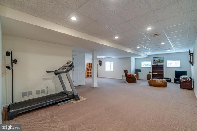1332 WILLOW CREEK DR, Mount Joy, PA 17552