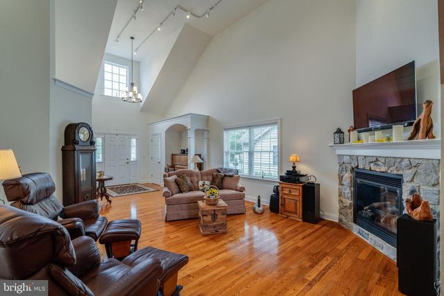 1332 WILLOW CREEK DR, Mount Joy, PA 17552