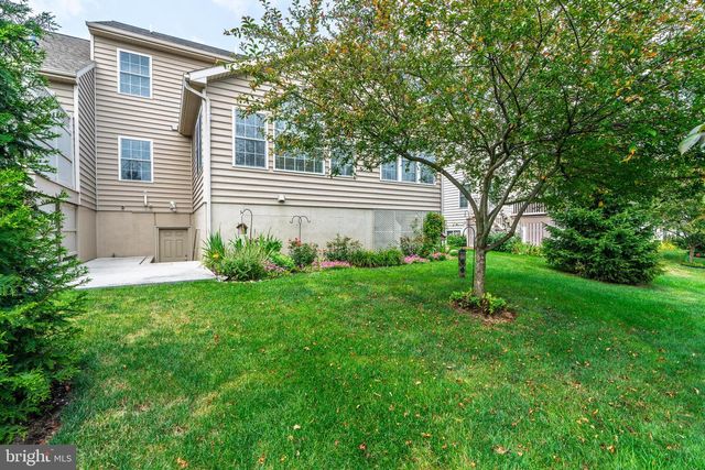 1332 WILLOW CREEK DR, Mount Joy, PA 17552