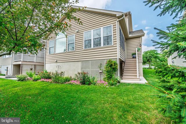 1332 WILLOW CREEK DR, Mount Joy, PA 17552