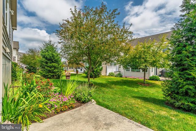 1332 WILLOW CREEK DR, Mount Joy, PA 17552