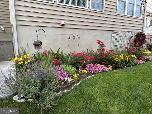 1332 WILLOW CREEK DR, Mount Joy, PA 17552