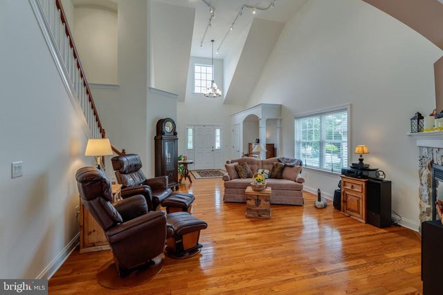 1332 WILLOW CREEK DR, Mount Joy, PA 17552