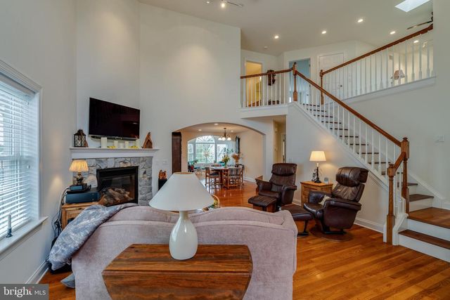 1332 WILLOW CREEK DR, Mount Joy, PA 17552