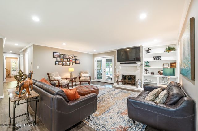 10303 Rock Falls Ct, Louisville, KY 40223