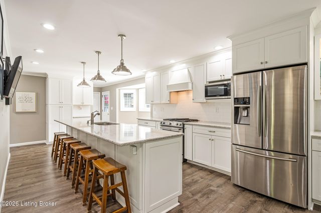 10303 Rock Falls Ct, Louisville, KY 40223