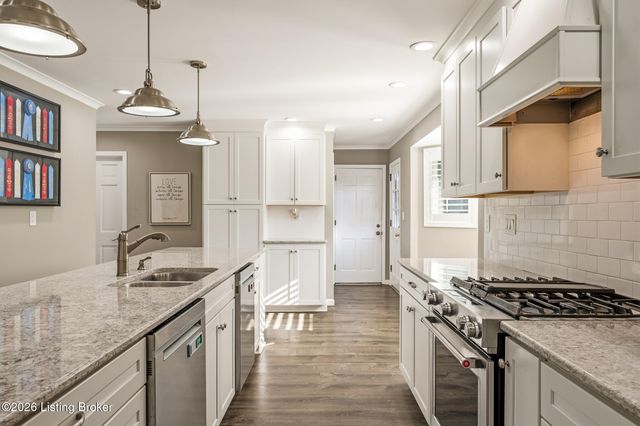 10303 Rock Falls Ct, Louisville, KY 40223