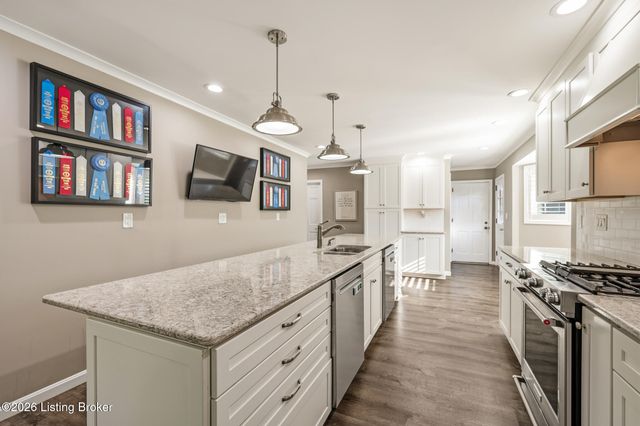 10303 Rock Falls Ct, Louisville, KY 40223