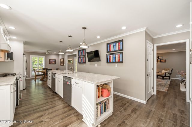 10303 Rock Falls Ct, Louisville, KY 40223