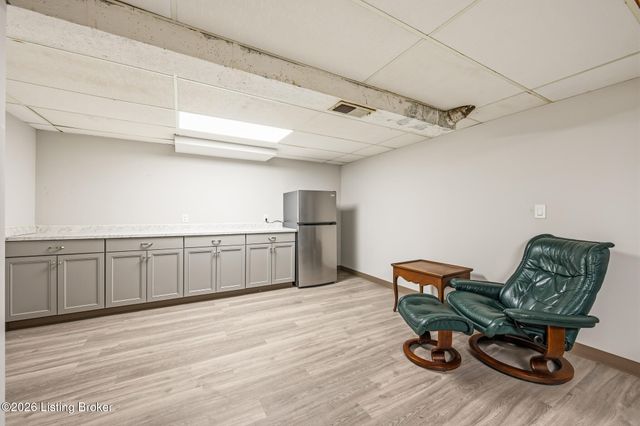 10303 Rock Falls Ct, Louisville, KY 40223