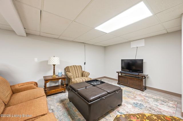 10303 Rock Falls Ct, Louisville, KY 40223