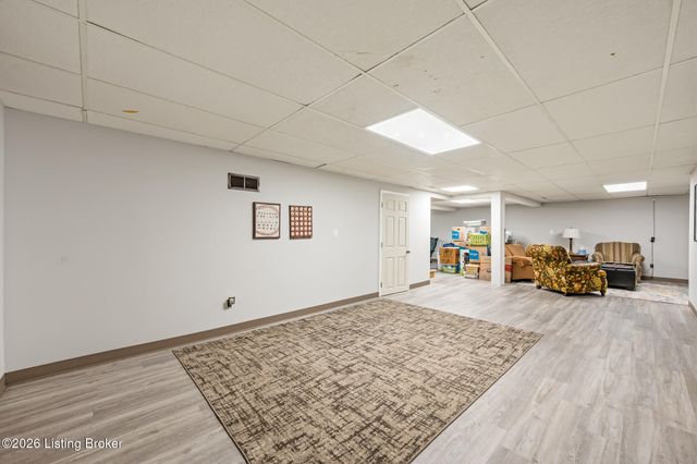 10303 Rock Falls Ct, Louisville, KY 40223