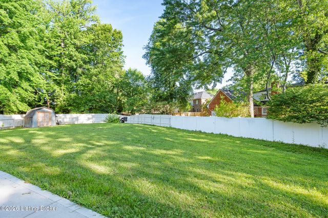 10303 Rock Falls Ct, Louisville, KY 40223