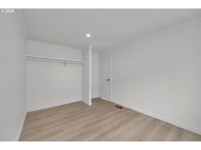 4989 CONE Ave, Eugene, OR 97402