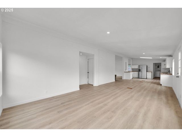 4989 CONE Ave, Eugene, OR 97402
