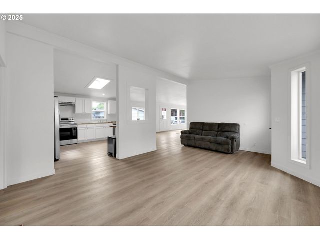 4989 CONE Ave, Eugene, OR 97402