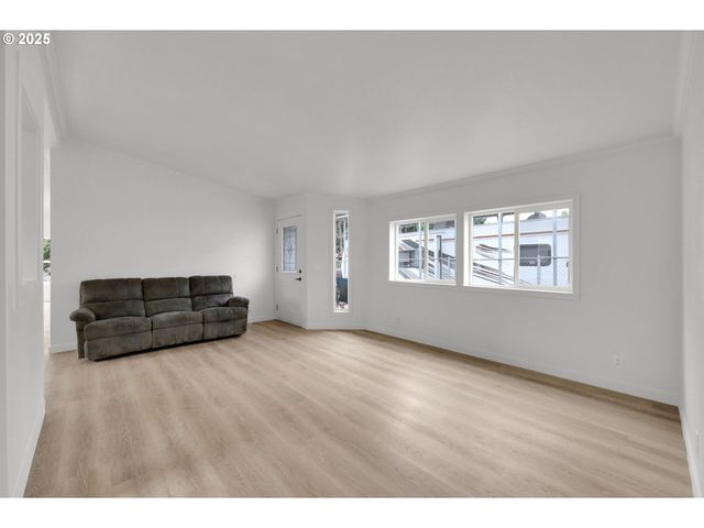 4989 CONE Ave, Eugene, OR 97402