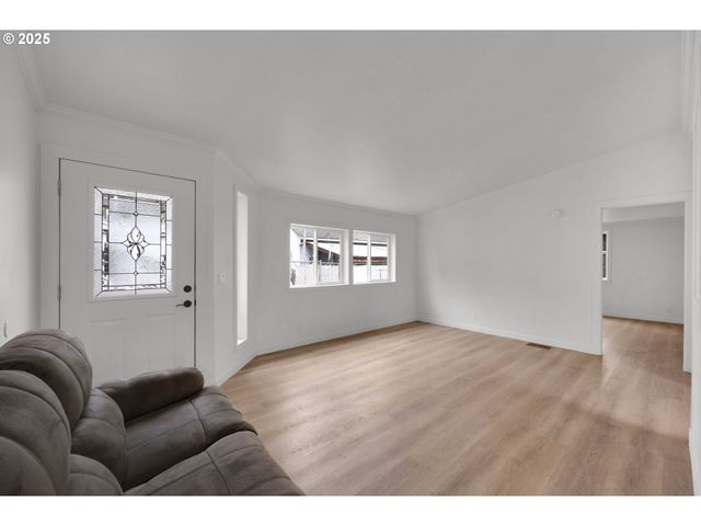 4989 CONE Ave, Eugene, OR 97402