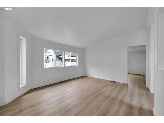 4989 CONE Ave, Eugene, OR 97402
