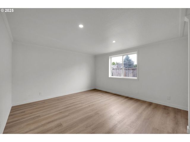 4989 CONE Ave, Eugene, OR 97402