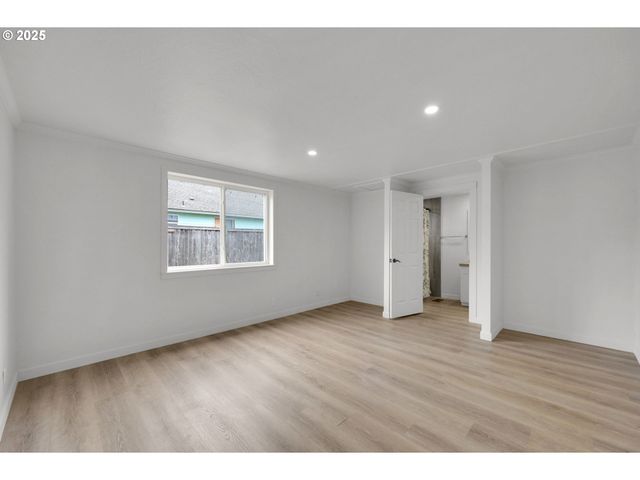 4989 CONE Ave, Eugene, OR 97402