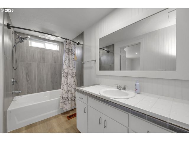 4989 CONE Ave, Eugene, OR 97402