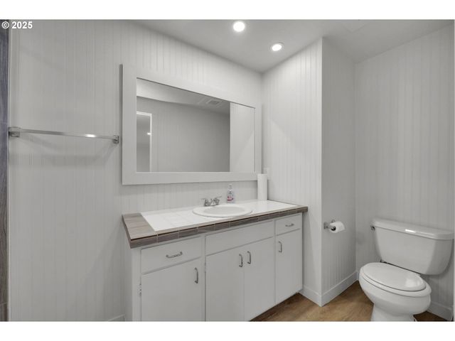 4989 CONE Ave, Eugene, OR 97402