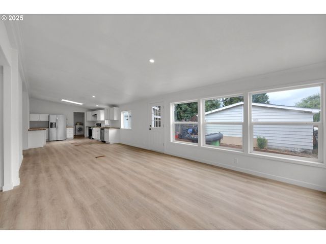 4989 CONE Ave, Eugene, OR 97402