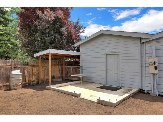 4989 CONE Ave, Eugene, OR 97402