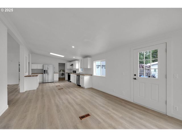 4989 CONE Ave, Eugene, OR 97402
