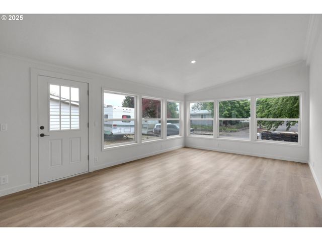 4989 CONE Ave, Eugene, OR 97402