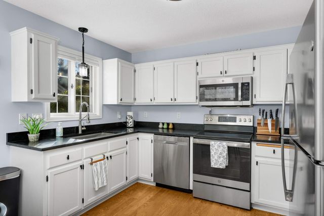 523 Lovell Avenue, Roseville, MN 55113