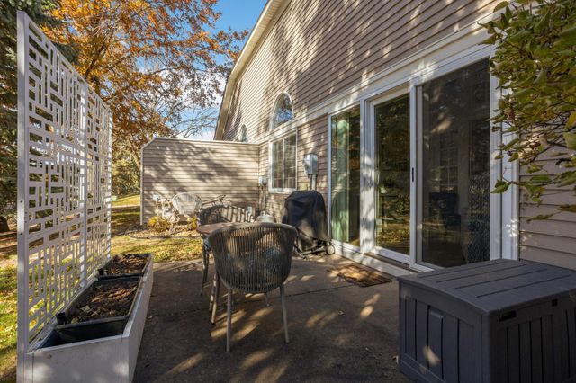 523 Lovell Avenue, Roseville, MN 55113