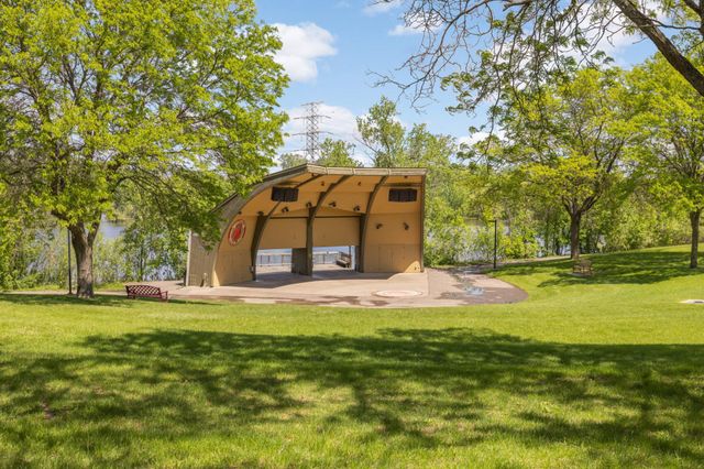 523 Lovell Avenue, Roseville, MN 55113