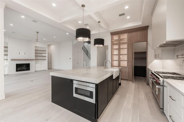 4923 Mimosa Street, Bellaire, TX 77401