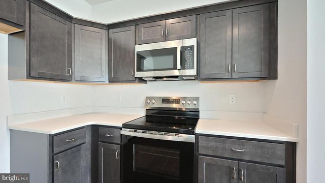 7847 OAK BROOK DR, Harrisburg, PA 17112