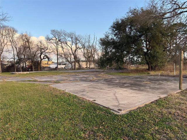 1001 Wilson Road, Clute, TX 77531