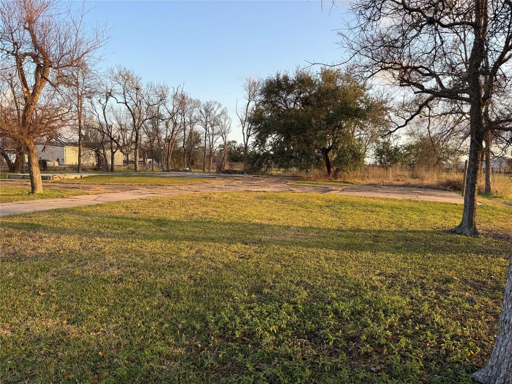 1001 Wilson Road, Clute, TX 77531
