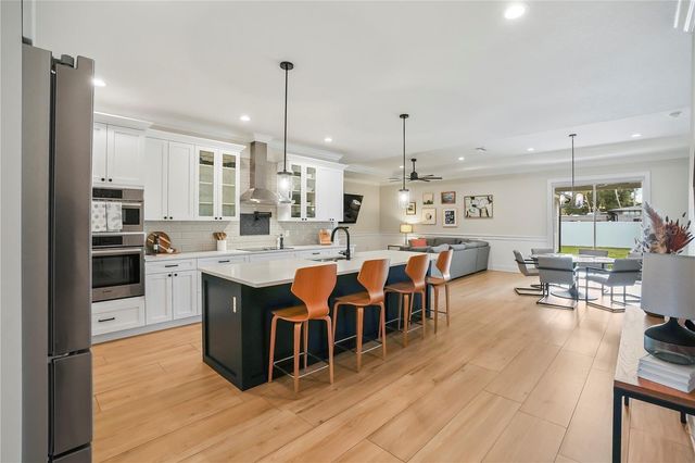 2115 N LINCOLN AVENUE, Tampa, FL 33607