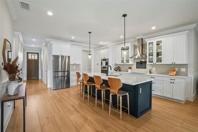 2115 N LINCOLN AVENUE, Tampa, FL 33607