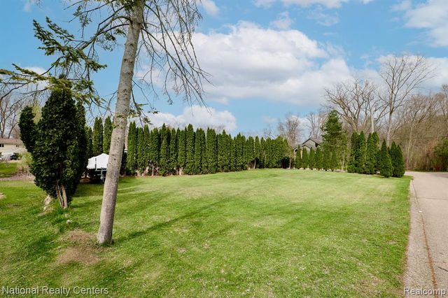 4442 Borland Street, West Bloomfield, MI 48323