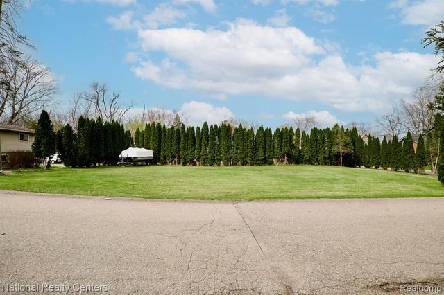 4442 Borland Street, West Bloomfield, MI 48323