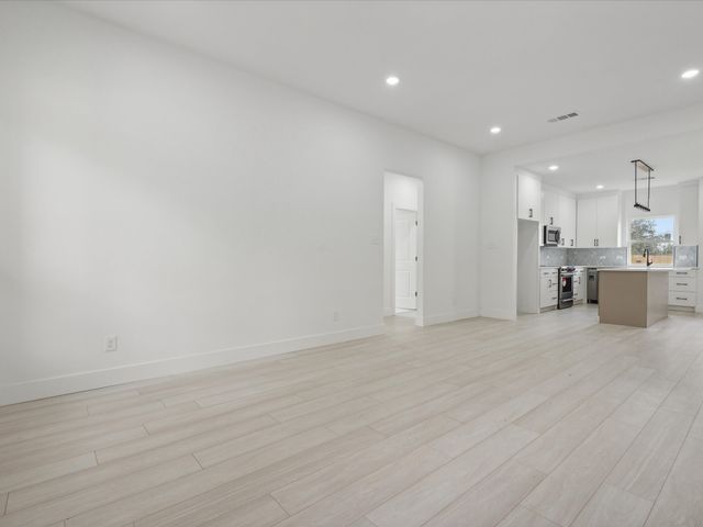 5809 Black Pine Circle, Granbury, TX 76048