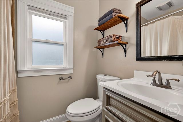 513 E Henry Street, Savannah, GA 31401