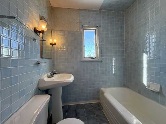 4040 Rose Avenue, Lyons, IL 60534